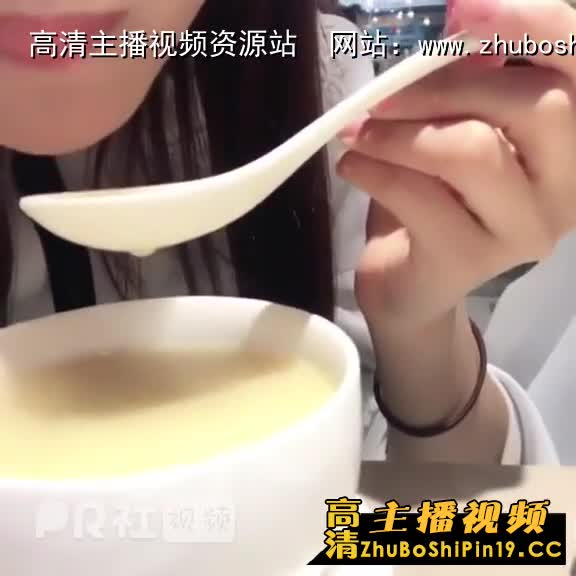 女女相互交叠爱液交织！樱桃小嘴互相慰藉的样子很咸湿：双头龙也无法满足５